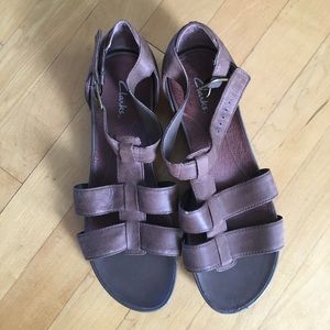 ☀️clarks brown leather strapped sandals ☀️
